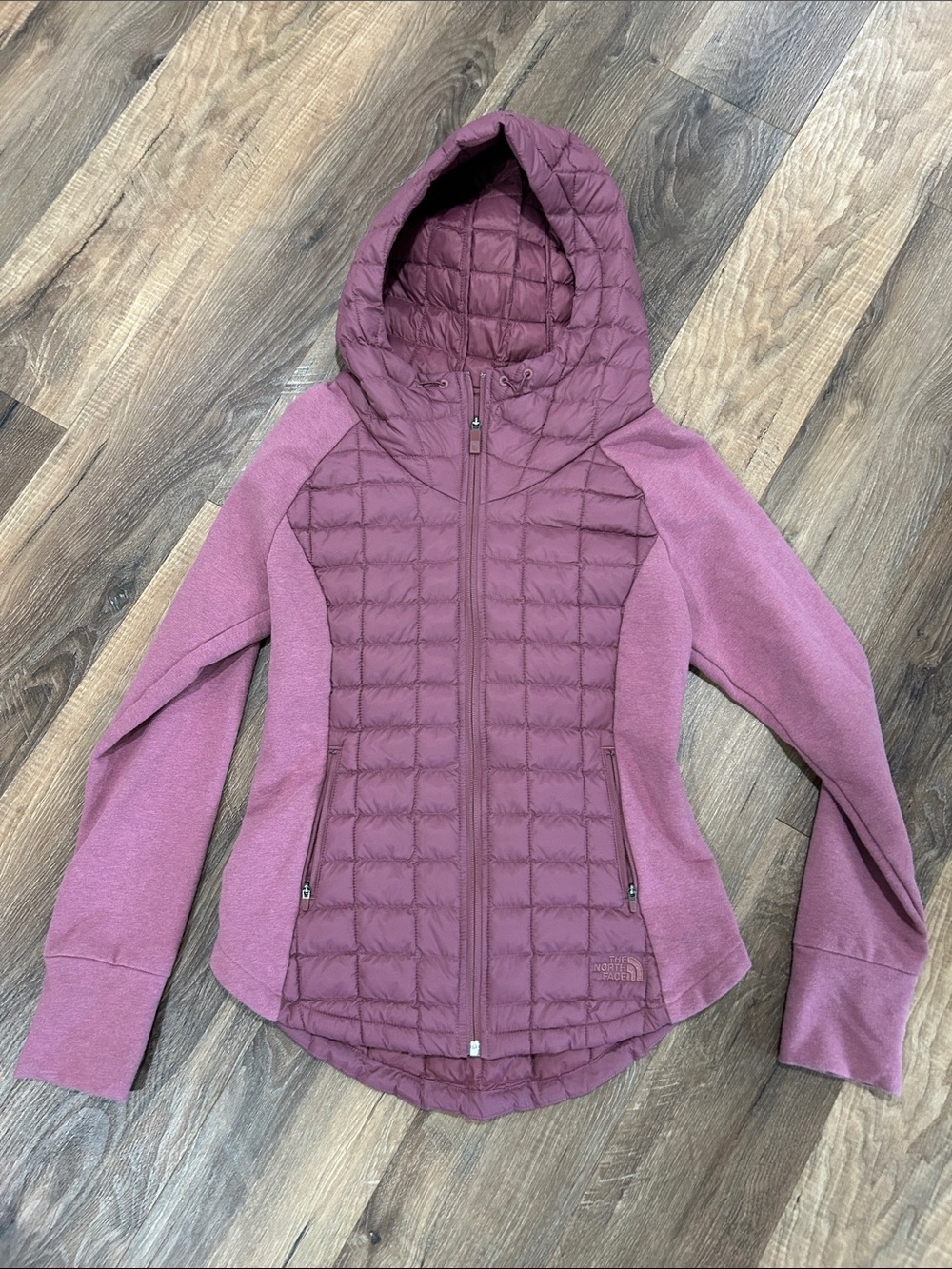 The North Face Womens Endeavor Thermoball Quilted Jacket in Plum | Size Small - Picture 15 of 15